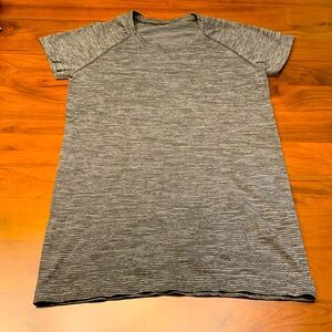 Lululemon women’s full length shirt sleeved tshirt. Dark heathered grey.